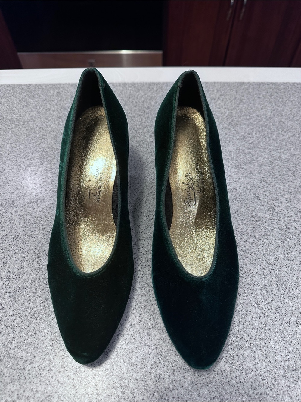 Special Occasions 8.5 D Women's Emerald Green Velvet Pumps